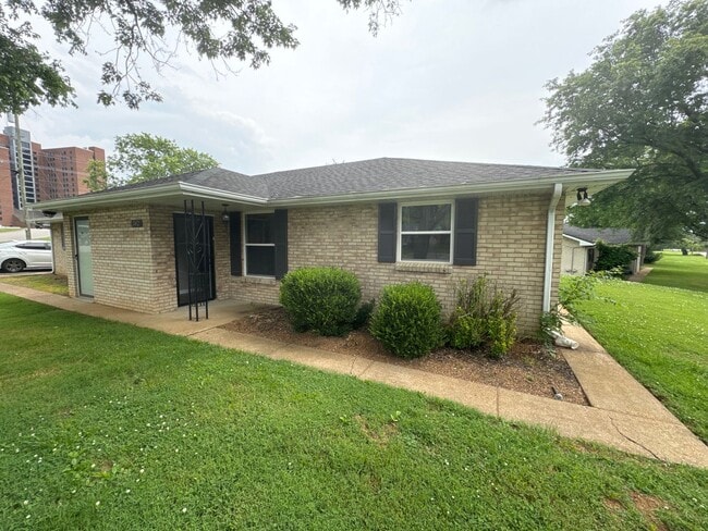 Building Photo - Newly Renovated Home in a Prime Location!