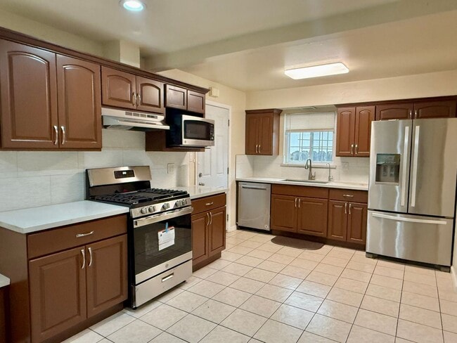 Photo - $3990 / 4 BR at a Prime Fremont Location!
