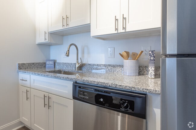 3BR, 2BA - 1,343 SF - Gainsborough Court Apartments