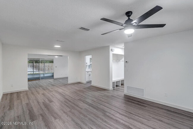 Photo - 407 Cassandra Ln