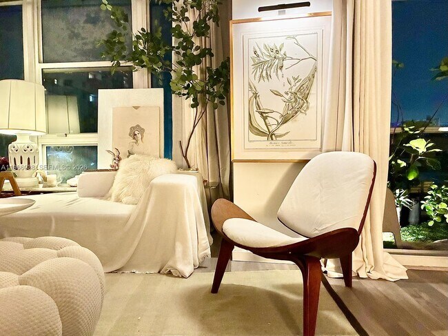 Building Photo - 900 Bay Dr Unit 207