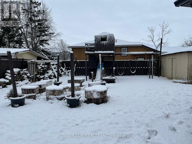 Photo - 1024 Barton St