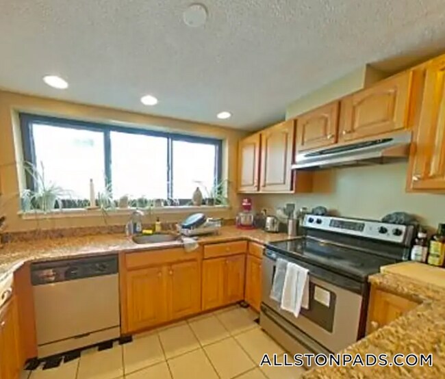 85 Brainerd Rd Unidad TH-6