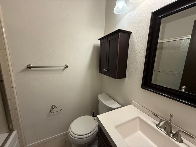 Photo - 2824 I St Unit 004