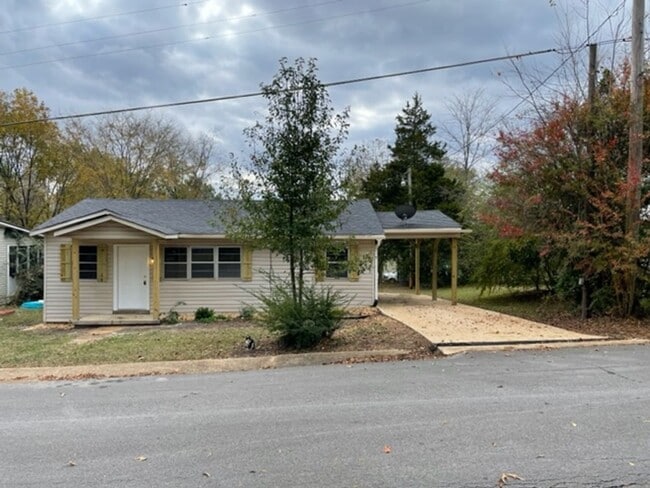 Building Photo - Renovated 2 Bedroom 1 Bath Home for Rent!