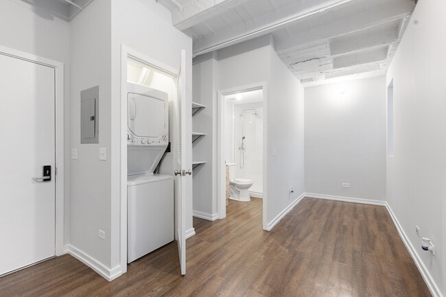 Photo - 5722 N Winthrop Ave Unit 305