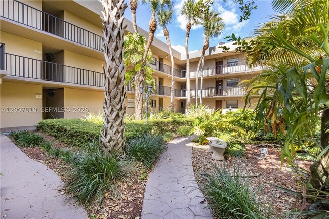 Building Photo - 10855 SW 112th St Unit 211
