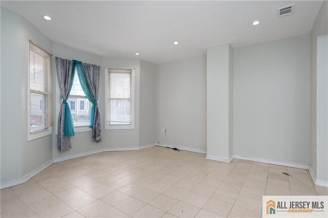 Photo - 264 Seaman St