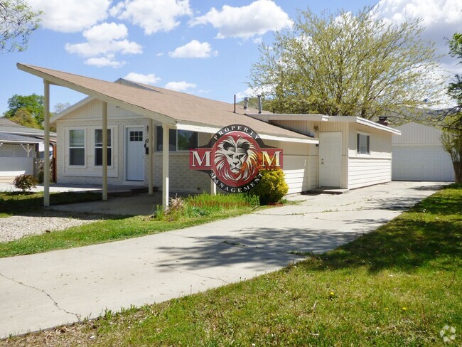 Building Photo - Remodeled 3 Bd 2 Bath Home with Garage