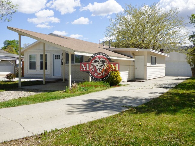 Remodeled 3 Bd 2 Bath Home with Garage - Remodeled 3 Bd 2 Bath Home with Garage