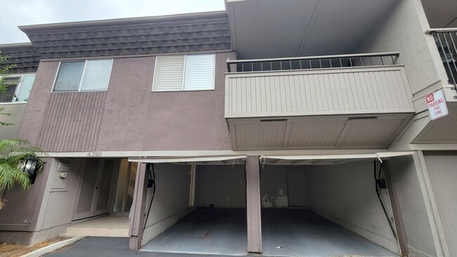 Building Photo - 3 bd/2 ba Townhouse close to USD.