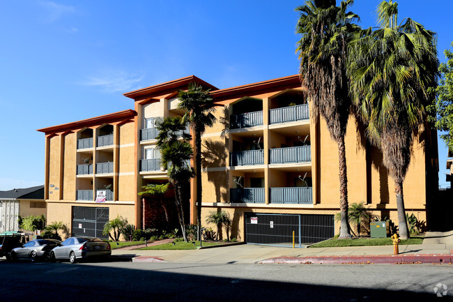 Building Photo - 031 - Taylor Manor Rental