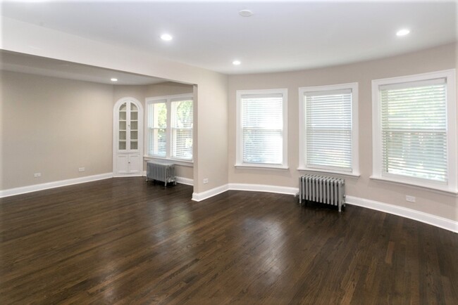 Photo - 1433 W Farragut Ave Condo Unit 3A