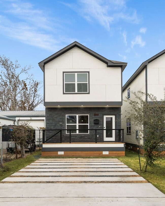 Building Photo - 911 Panama St