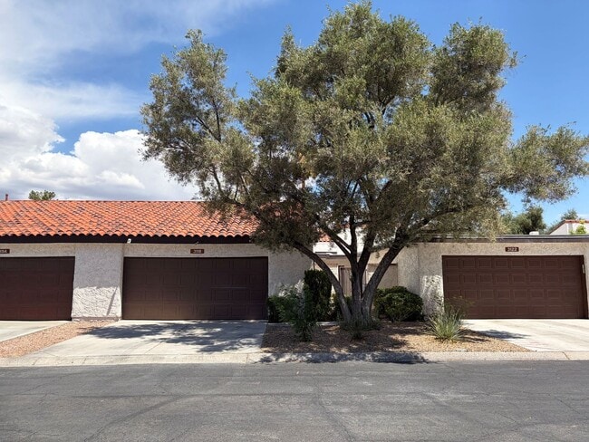 Photo - single-story townhouse 3-bedroom, 2-bath