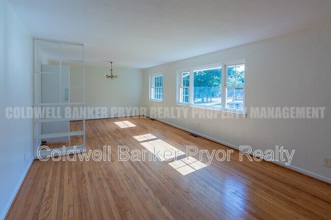 1225 Panorama Dr