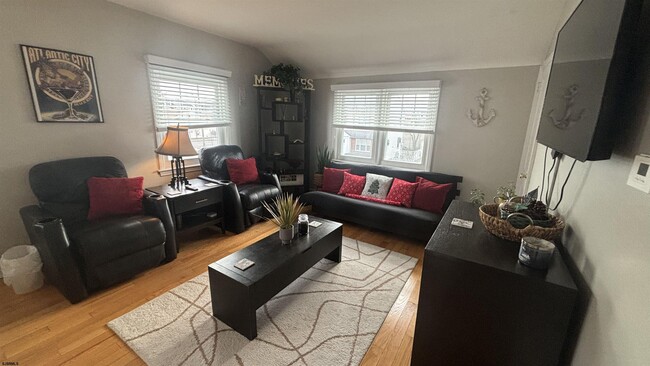 Photo - 105 N Harding Ave