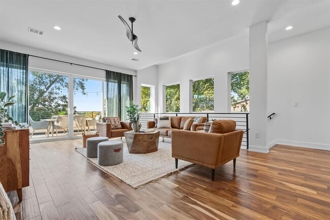 Photo - 2712 Oak Springs Dr