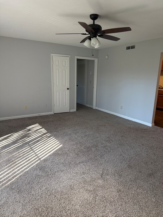 1 bd living room - Birchwood Apartments