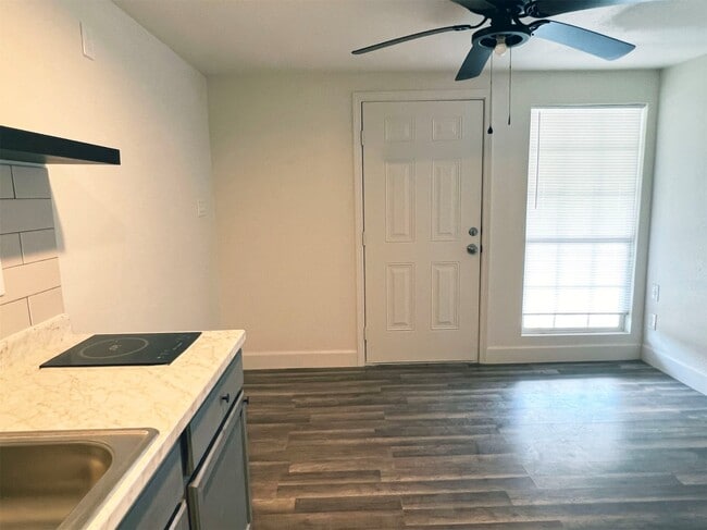 Photo - 201 Eastwood St Unidad 2