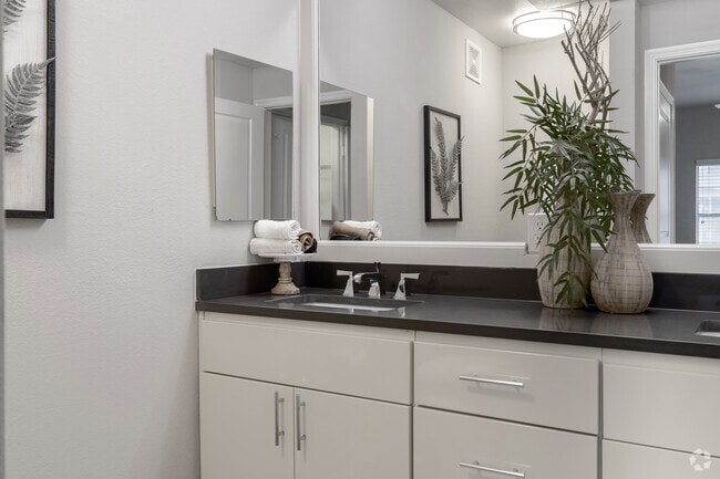 2BR, 2BA - 998SF