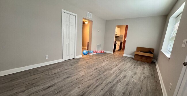 Photo - 430 Lindbergh Drive NE