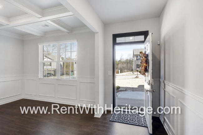 Photo - Custom DR Horton Home in Popular Overlook at Camp Creek/ Attention to Detail / Fantastic Location