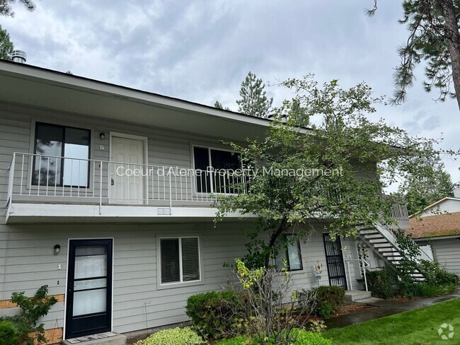 Building Photo - 1 bedroom, 1 bathroom apartment w/ great l...