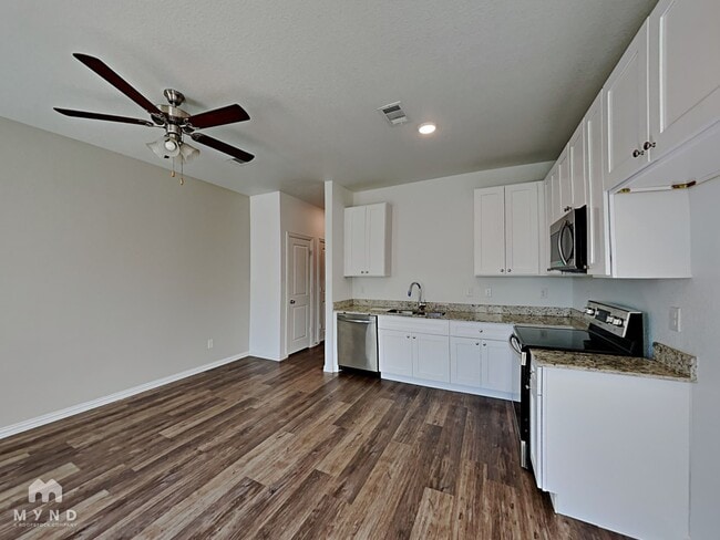 Photo - 3265 Karen St