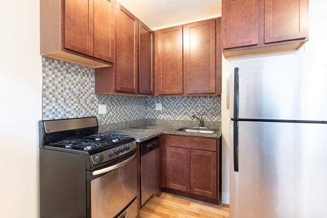 Photo - 3731 N Pine Grove Ave Unit J03P