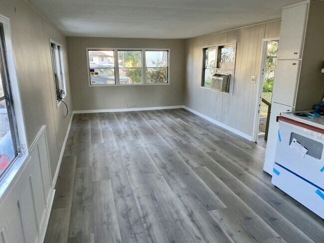 Photo - 1910 Enterprise Ave