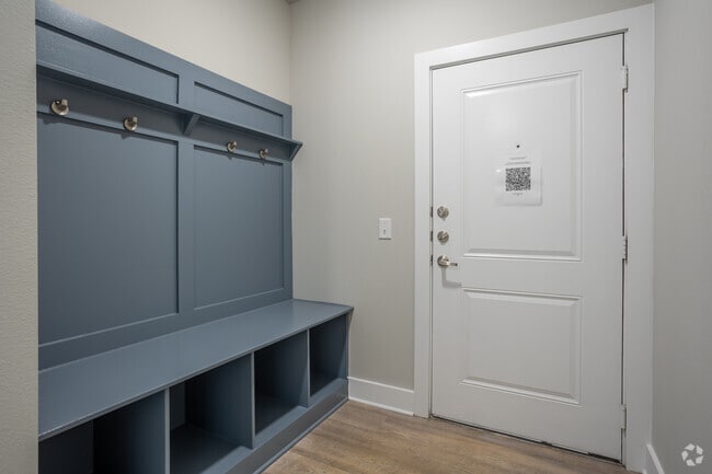 1BR, 1BA - 836SF - Entrance