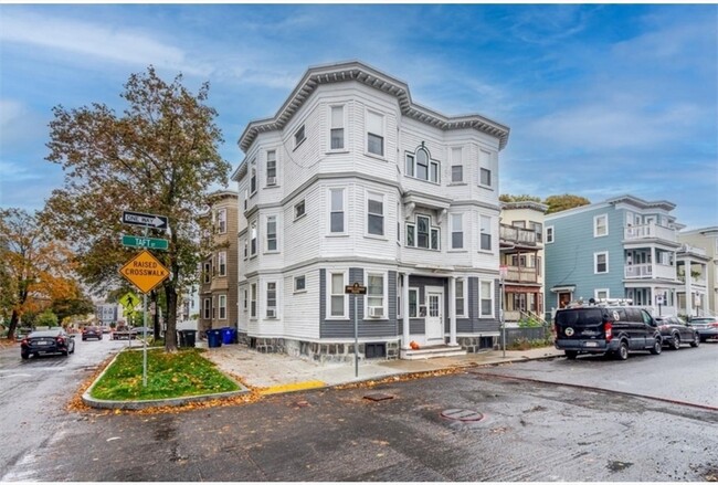 Building Photo - 37 Taft St Unit 2