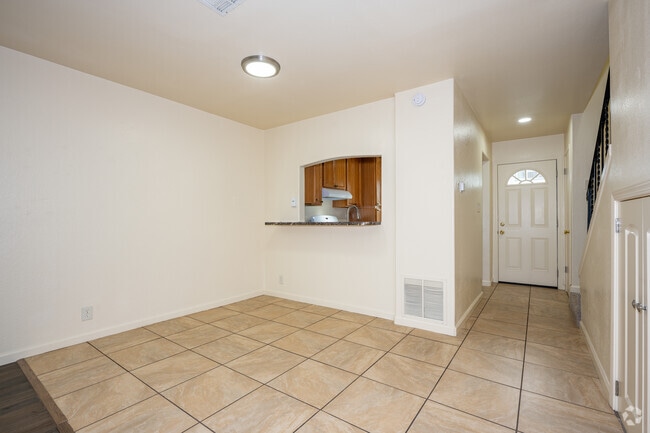 2BR, 1.5BA - 1,000SF - Dining Room - The Townhouse Apartments