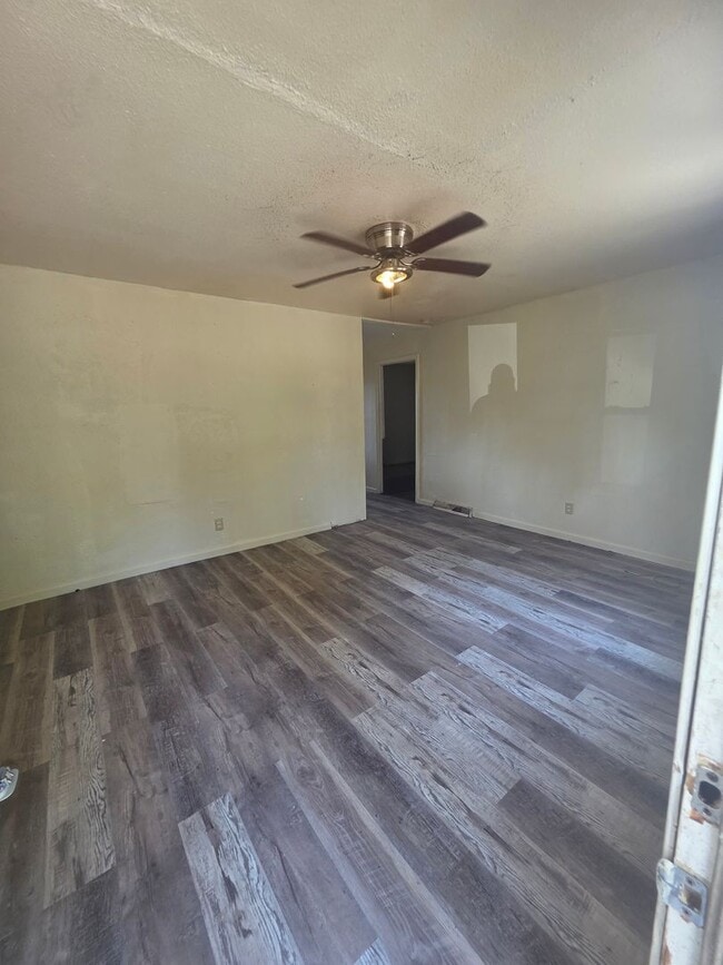 Photo - LIMITED TIME**NO APPLICATION FEE**1/2 OFF ...