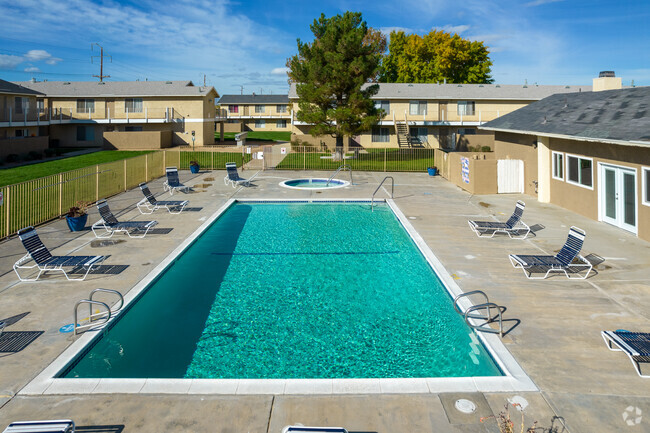 Hesperia Regency - Hesperia Regency Apartments