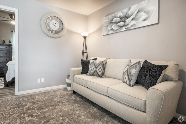 1BR, 1BA - 660SF