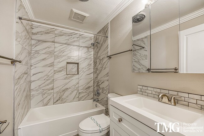 Photo - Bright Upper-Level 2 BD with Covered Deck Unit D