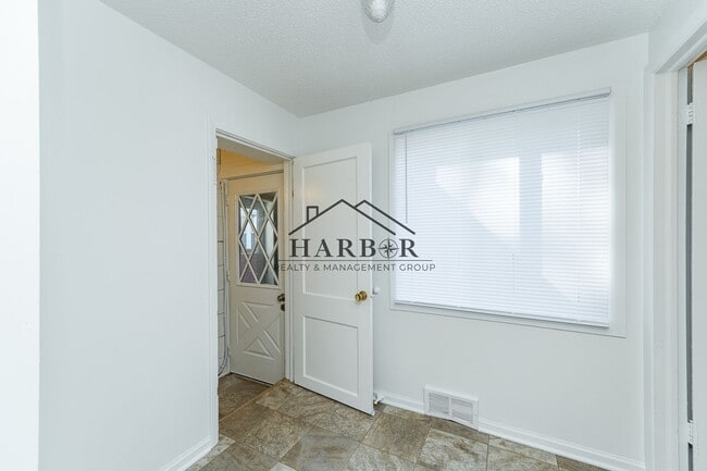 Photo - 315 5th Ave NW