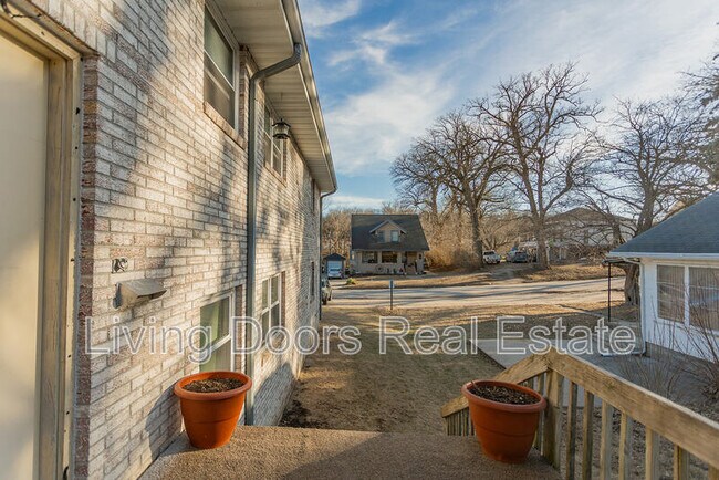 402 W Eldora Ave Unit D