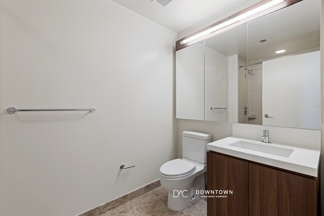 Photo - 203 N La Salle Dr Unit 1