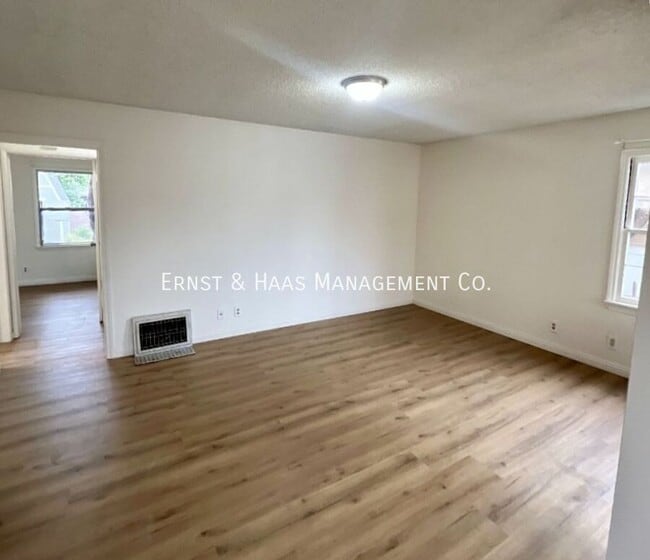 Photo - 2220 E McKenzie St