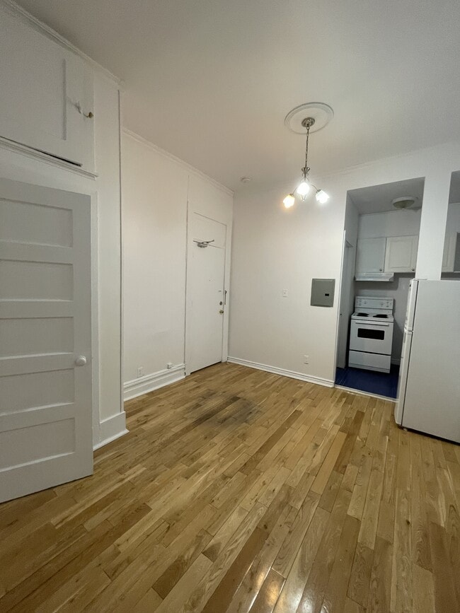 Building Photo - 320 Cooper St Unit 7