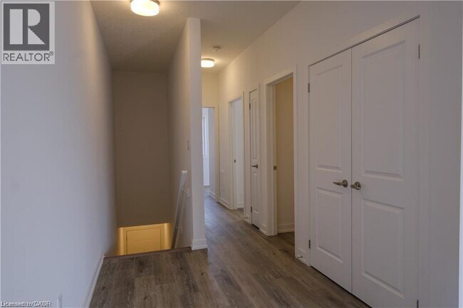 Photo - 205 W Oak Trl