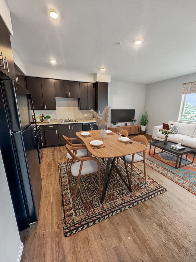 Building Photo - Junction Crossing