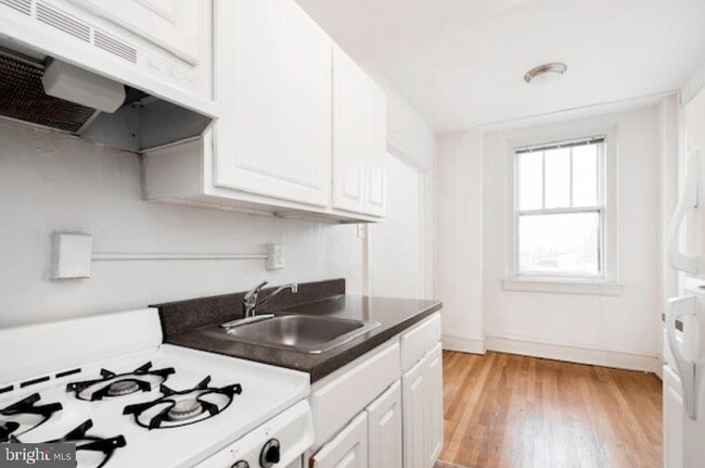 Building Photo - 2100 Walnut St Unit 4G Rental