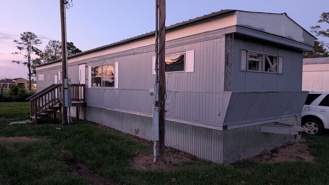 Building Photo - 3965 Tenniel Dr Unit 3965 Tenneil Dr