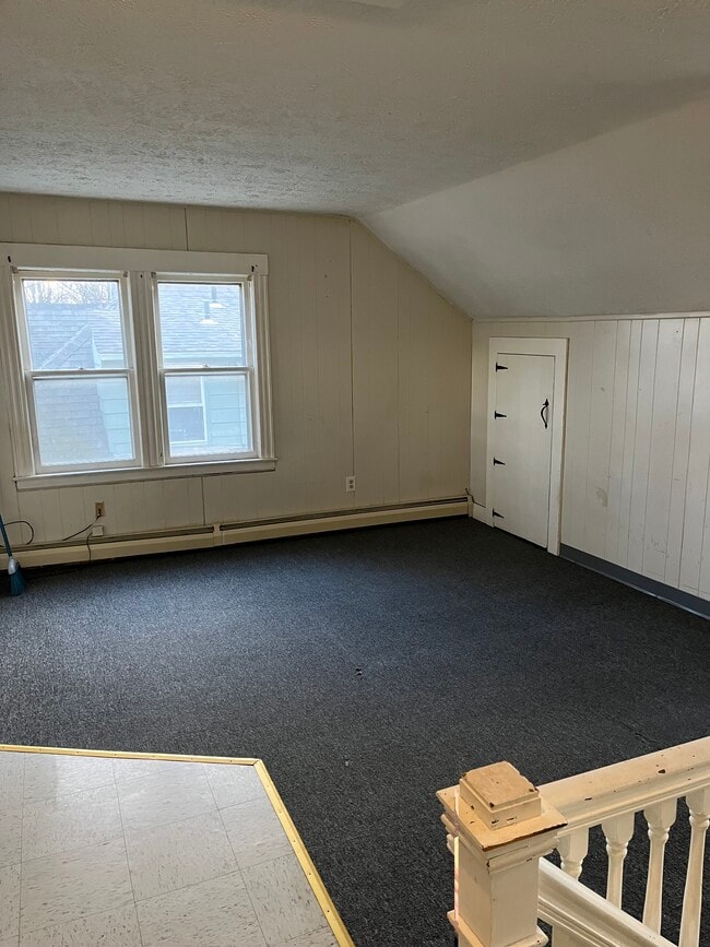 156 Oak St Unit 156 oak st 2nd floor