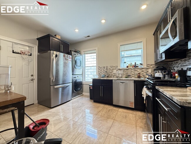 Building Photo - 83 Newbury St Unit 3