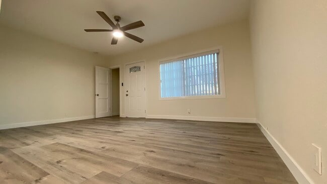 Photo - 1542 marine ave